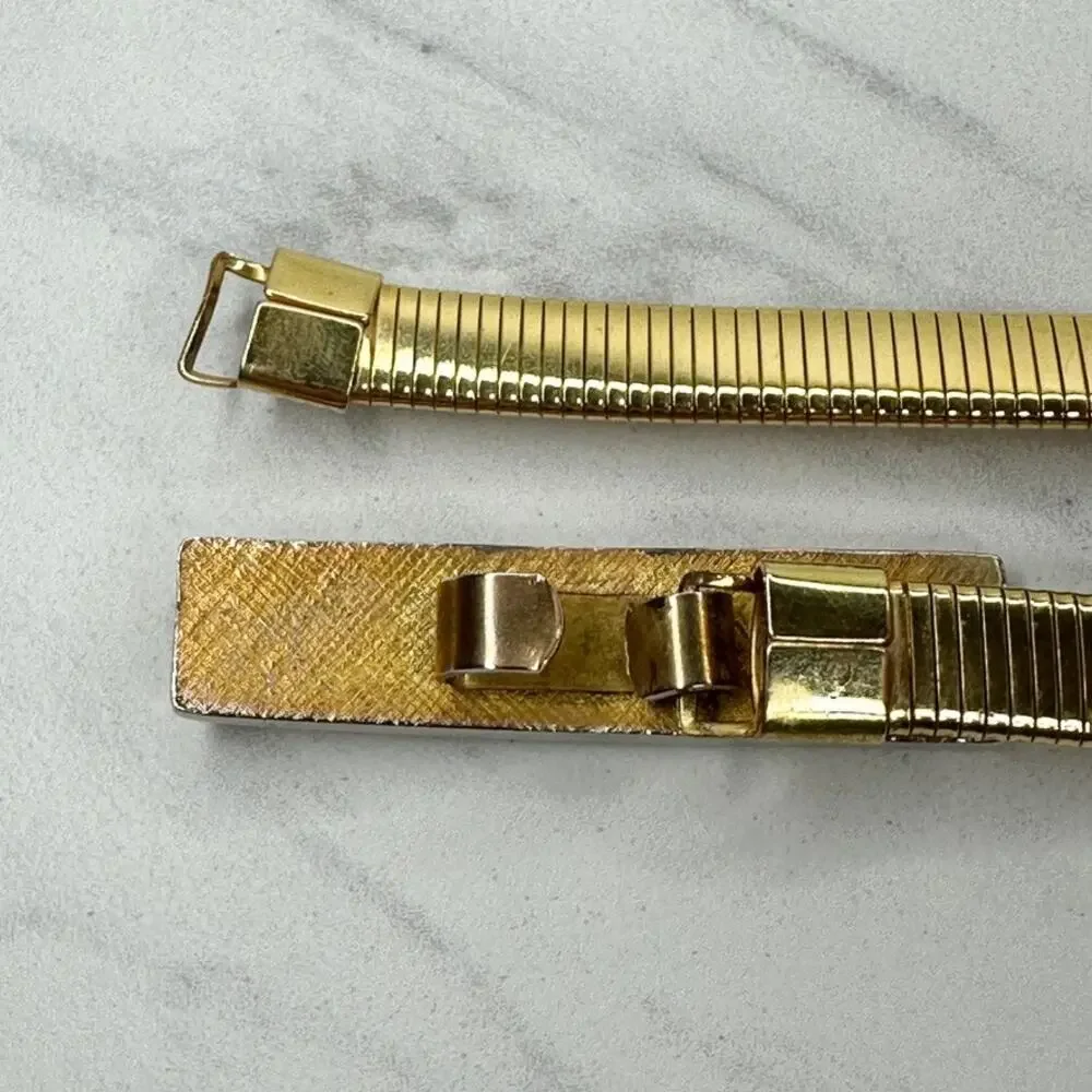 Vintage Gold Tone Coil Stretch Cinch Belt Small (S) ✨